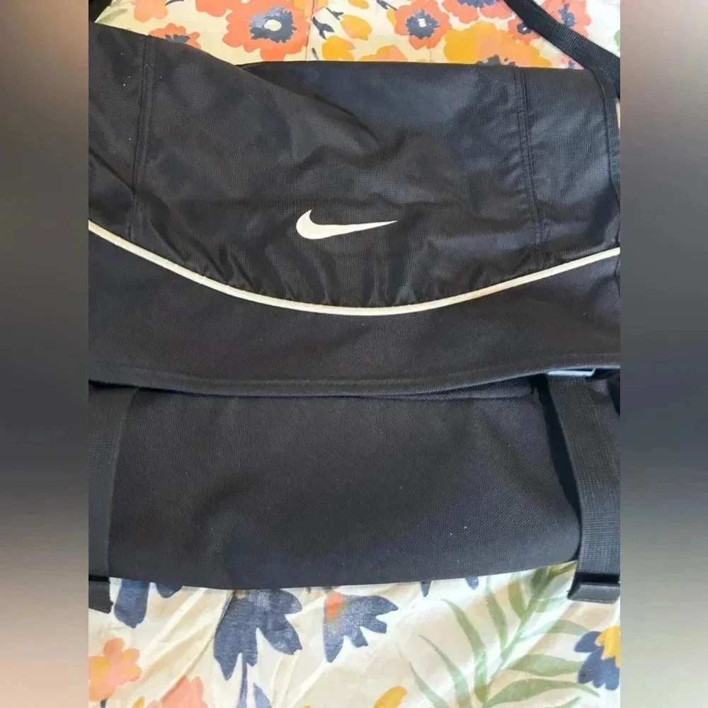 Vintage 90s Nike Black Crossbody Laptop Bag Messenger Bag Pockets Swoosh